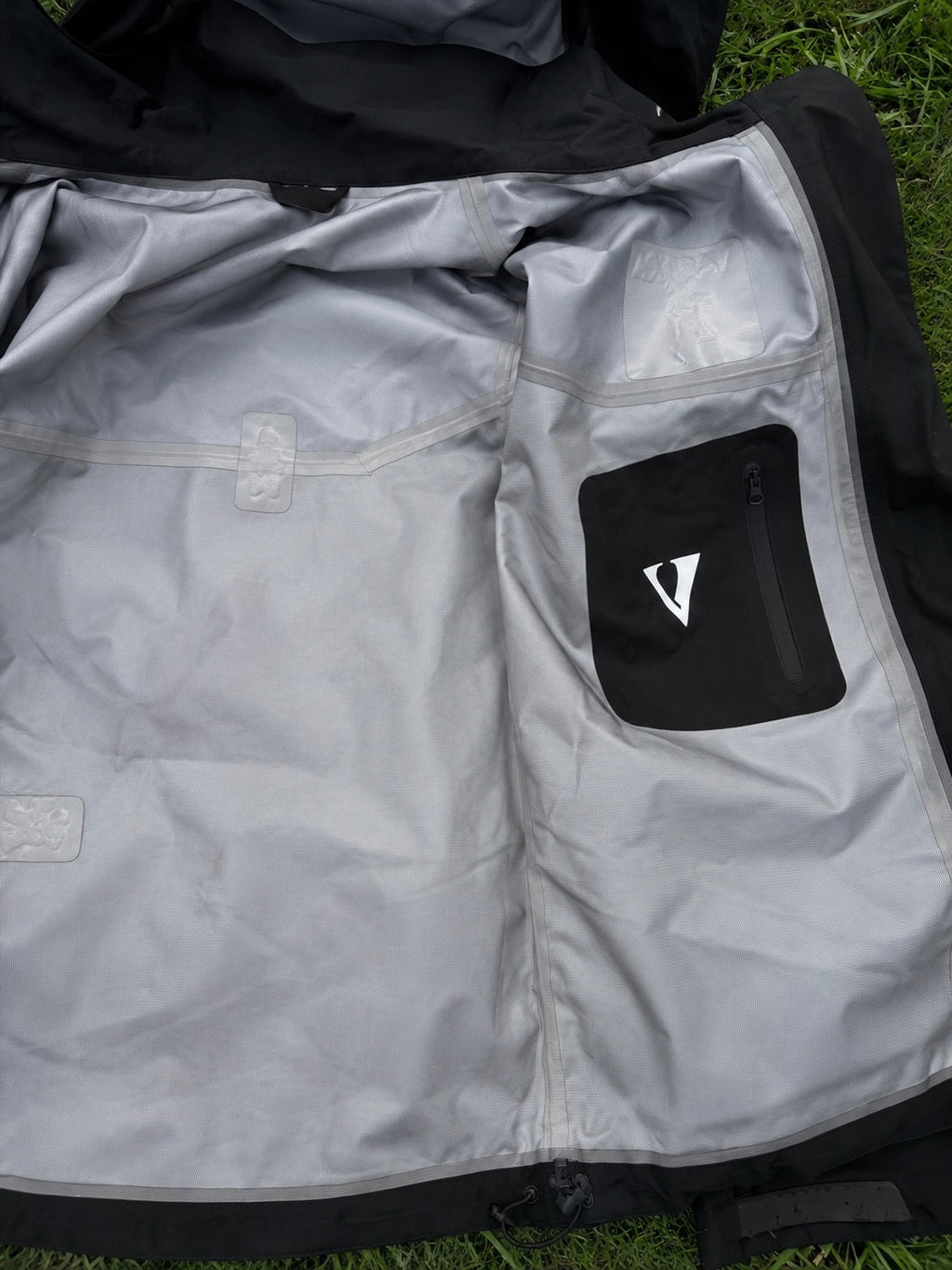 SHELL JACKET - BLACK